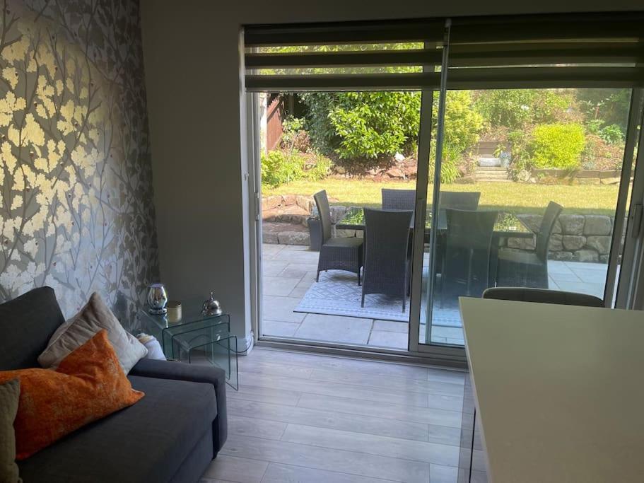 Home In Wirral - Peaceful Contemporary Gem. Exterior photo